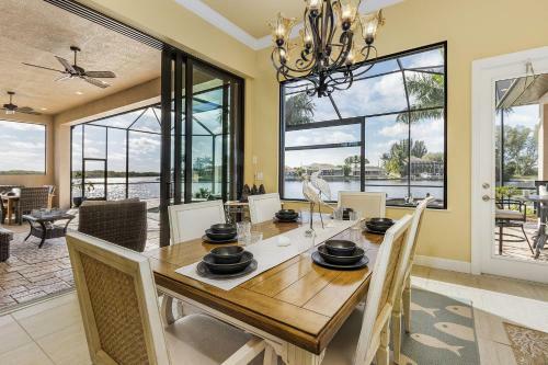 Stunning Waterfront Villa With Infinity Pool, Spa, Preserve Views Casa Del Sol - Roelens