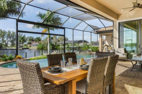 Stunning Waterfront Villa With Infinity Pool, Spa, Preserve Views Casa Del Sol - Roelens