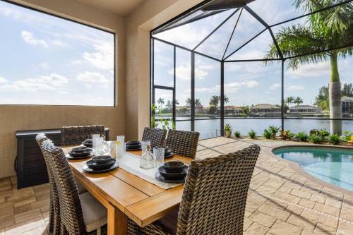 Stunning Waterfront Villa With Infinity Pool, Spa, Preserve Views Casa Del Sol - Roelens