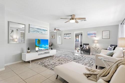 Heated Pool With Western Exposure - Villa Cape Escape - Roelens Vacations