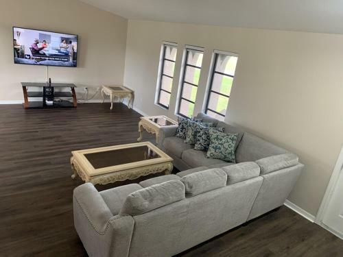 Villa Family Friendly ? Waterfront Home ? Minutes To Downtown