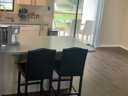 Villa Family Friendly ? Waterfront Home ? Minutes To Downtown