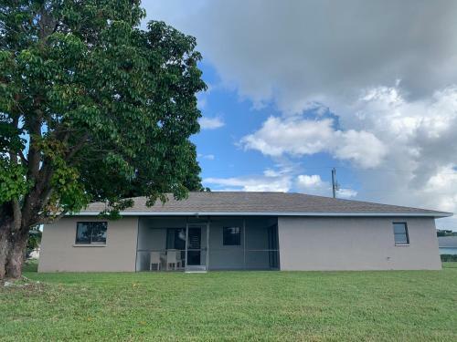 Villa Family Friendly ? Waterfront Home ? Minutes To Downtown