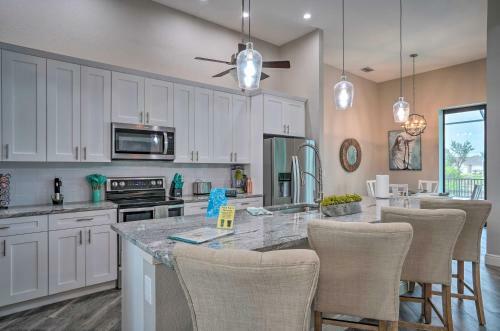 Canalfront Cape Coral Home With Bbq - Pets Welcome!