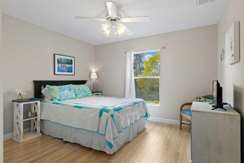 Canalfront Cape Coral Home With Screened Patio!