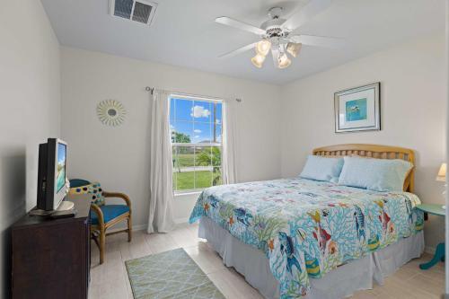 Canalfront Cape Coral Home With Screened Patio!