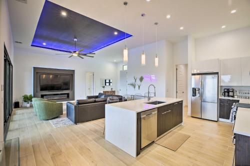 Canalfront Cape Coral Escape With Lanai And Pool!