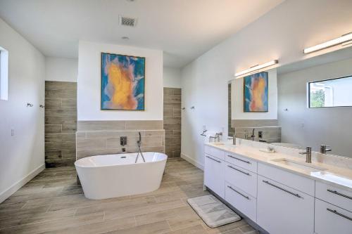 Canalfront Cape Coral Escape With Lanai And Pool!
