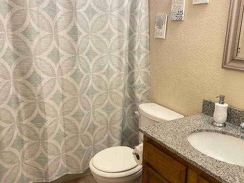 Sleeps 6 Home - 8 Minutes Away From Pensacola Beach