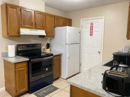 Sleeps 6 Home - 8 Minutes Away From Pensacola Beach