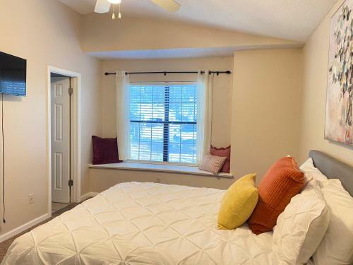 Sleeps 6 Home - 8 Minutes Away From Pensacola Beach