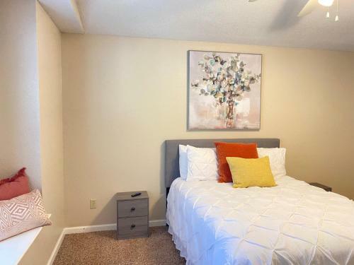 Sleeps 6 Home - 8 Minutes Away From Pensacola Beach