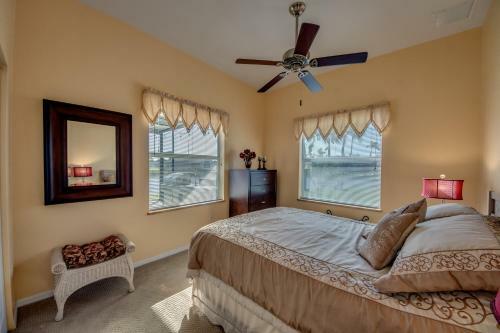 Lake Kennedy Front Villa