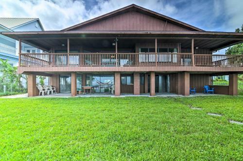 Tranquil Home With Private Yard And Fishing Dock!