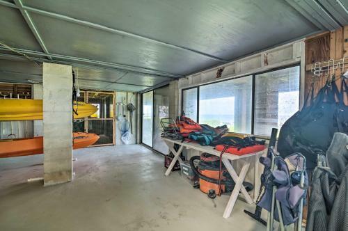 Tranquil Home With Private Yard And Fishing Dock!