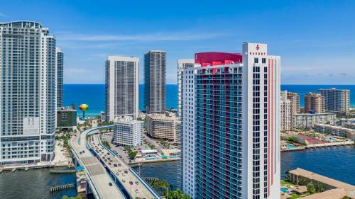 Luxurious Resort Apartment In Hallandale Beach