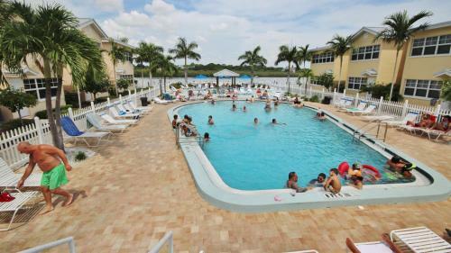 Barefoot Beach Resort By Teeming Vacation Rentals