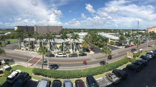 Barefoot Beach Resort By Teeming Vacation Rentals