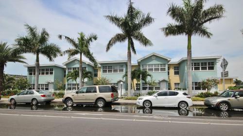 Barefoot Beach Resort By Teeming Vacation Rentals