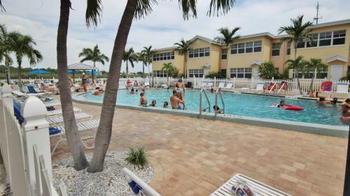 Barefoot Beach Resort By Teeming Vacation Rentals