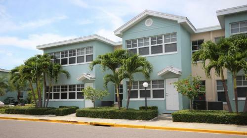 Barefoot Beach Resort By Teeming Vacation Rentals