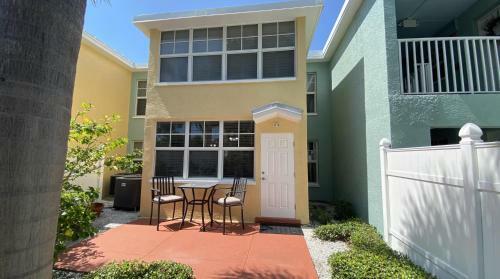 Barefoot Beach Resort By Teeming Vacation Rentals