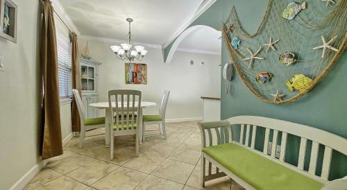 Barefoot Beach Resort By Teeming Vacation Rentals