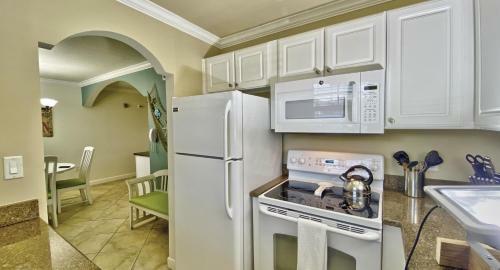 Barefoot Beach Resort By Teeming Vacation Rentals