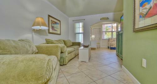 Barefoot Beach Resort By Teeming Vacation Rentals