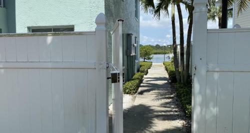 Barefoot Beach Resort By Teeming Vacation Rentals