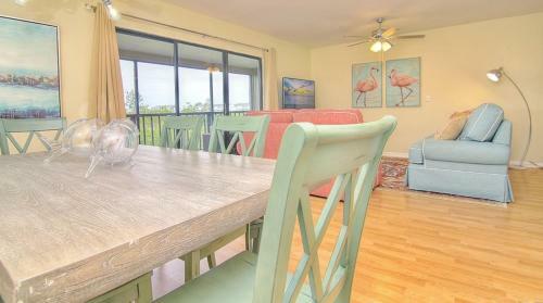 Seashell By Teeming Vacation Rentals