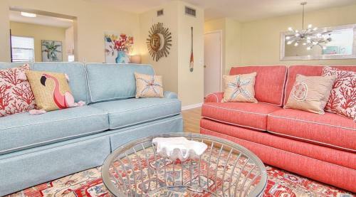 Seashell By Teeming Vacation Rentals