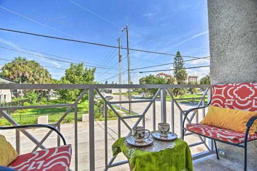 Colorful Townhome, Steps To Clearwater Beach!