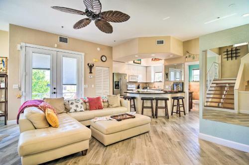 Colorful Townhome, Steps To Clearwater Beach!