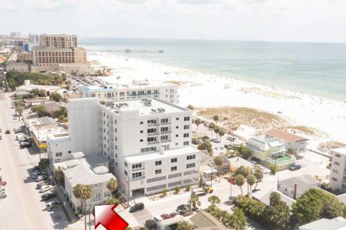 Colorful Townhome, Steps To Clearwater Beach!