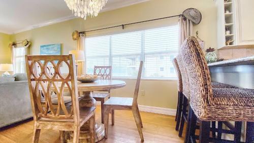 On The Rocks By Teeming Vacation Rentals