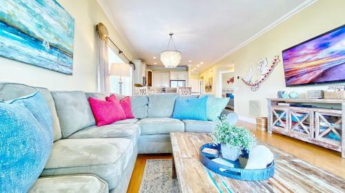 On The Rocks By Teeming Vacation Rentals