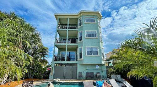 On The Rocks By Teeming Vacation Rentals