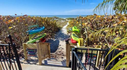 On The Rocks By Teeming Vacation Rentals
