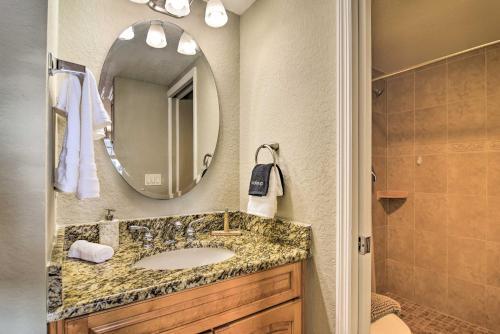 Apartamento Coastal Clearwater Condo Half Mile To Beach!