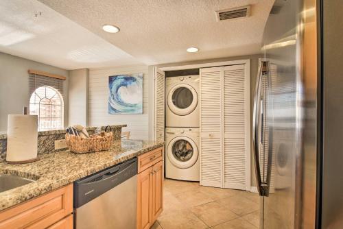 Apartamento Coastal Clearwater Condo Half Mile To Beach!