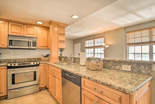 Apartamento Coastal Clearwater Condo Half Mile To Beach!