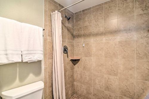 Apartamento Coastal Clearwater Condo Half Mile To Beach!