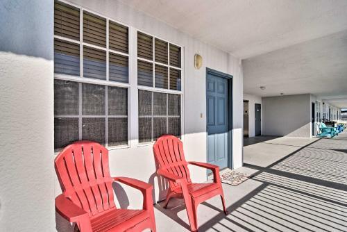 Apartamento Coastal Clearwater Condo Half Mile To Beach!