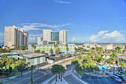 Apartamento Coastal Clearwater Condo Half Mile To Beach!