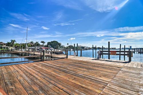Apartamento Coastal Clearwater Condo Half Mile To Beach!
