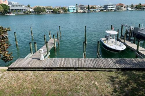 Luxury And Spacious Waterside Getaway