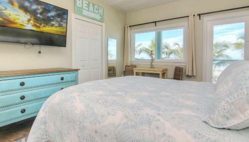 Bungalow Beach Place By Teeming Vacation Rentals