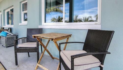 Bungalow Beach Place By Teeming Vacation Rentals