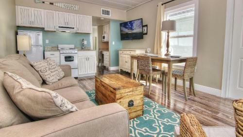 Bungalow Beach Place By Teeming Vacation Rentals